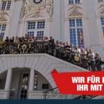 Gruppenbild der Ausflugsteilnehmer vor dem Alten Rathaus in Bonn