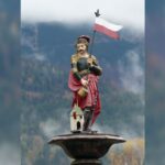 Statue des Heiligen St. Florian auf einem Brunnen in Ellmau, Tirol